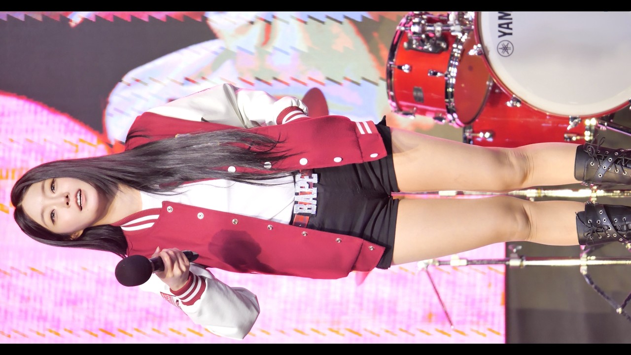 260309 FIFTY FIFTY 피프티피프티 키나 - 젊은그대 고려대응원가 Ver. (고려대 동아리박람회) 직캠 fancam by zam