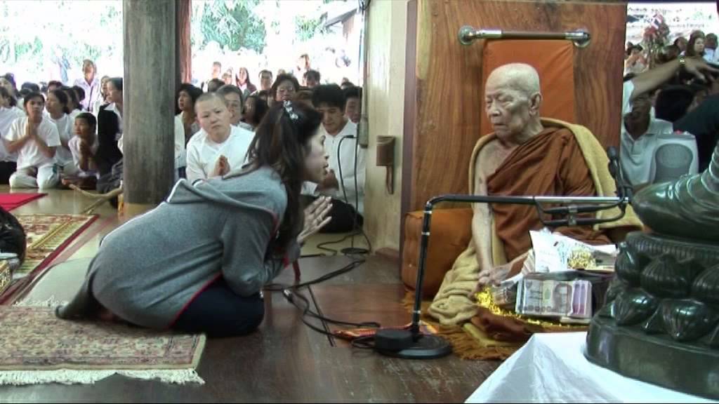 ฟ้าหญิงฯทรงกราบนมัสการหลวงตา-มีรับสั่งจากในหลวงและพระราชินี