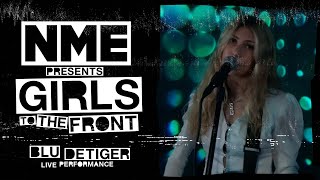 Blu DeTiger performs 'Vintage' at NME's Girls To The Front Resimi