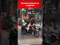 बिना हेलमेट के बाइक चला रहा था पुलिसकर्मी