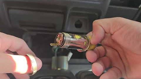 2001 Mitsubishi MK L200 / Triton - Cigarette Lighter Socket Removal and Repair.