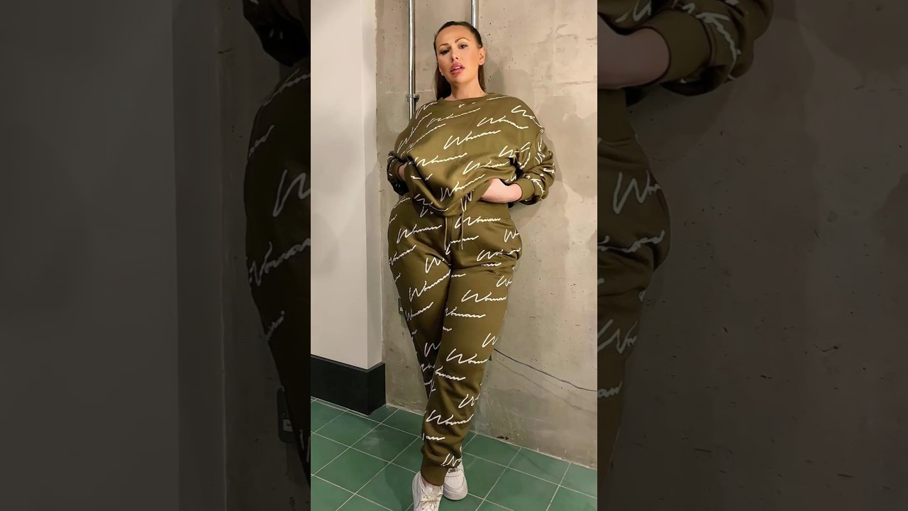 Chloe Rabbit ~ Plus Size Curvy Glamorous Fashion Queen ~ Bio 