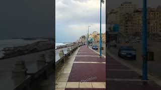 فاضى شويه نشرب قهوه فى حته بعيده اعزمنى على نكته جديده