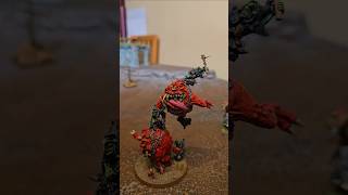 Schlachtbericht: Warhammer The Old World - Imperium der Menschen vs. Stämme der Orks & Goblins
In unserem neusten Schlachtbericht kämpft das Imperium der Menschheit gegen die Stämme der Orks & Goblins!
Beide Armeen sind 1.500 Punkte groß und wurden beide von mir ausgewogen erstellt. Dadurch soll die Schlacht extrem ausgeglichen und spannend sein. Ob das auch wirklich geklappt hat, zeigen
wir euch im folgenden Video!
Das Imperium der Menschen ist das größte und mächtigste menschliche Reich in der Alten Welt. Es verfügt über eine starke Armee und einen mächtigen Glauben an Sigmar! Die Armee der Menschen ist eine der mächtigsten in der Alten Welt. Sie besteht aus gut ausgebildeten Soldaten, mächtigen Ritterorden und beeindruckender Artillerie.
Die Stämme der Orks und Goblins sind eine der ikonischsten und beliebtesten Fraktionen im Warhammer Fantasy Universum. Sie sind bekannt für ihre rohe Aggression, ihre schiere Masse an Kämpfern und natürlich auch für das Chaos, das innerhalb ihrer Linien ausbrechen und für Freund und Feind gefährlich sein kann.
Viel Spaß bei unserem Schlachtbericht zu Warhammer The Old World
Euer Alex und Chefoberboss Schlachtbericht: Warhammer The Old World - Imperium der Menschen vs. Stämme der Orks & Goblins