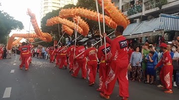 Diễu Hành Tết Nguyên Tiêu quận 5 - Hàng Ngàn người đón xem 2 bên đường đông nghẹt cả khu phố Chợ Lớn
