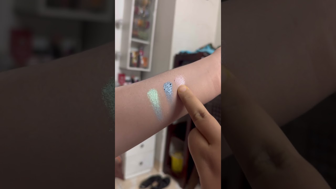 Technic cream pigment eye shadow pallet- Hot Foil swatches