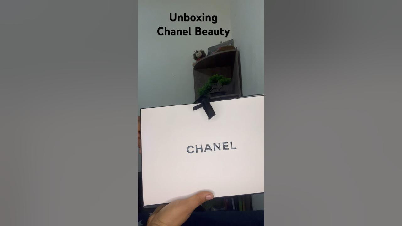 Woman shares hilarious reactions to unboxing a $825 luxury Chanel