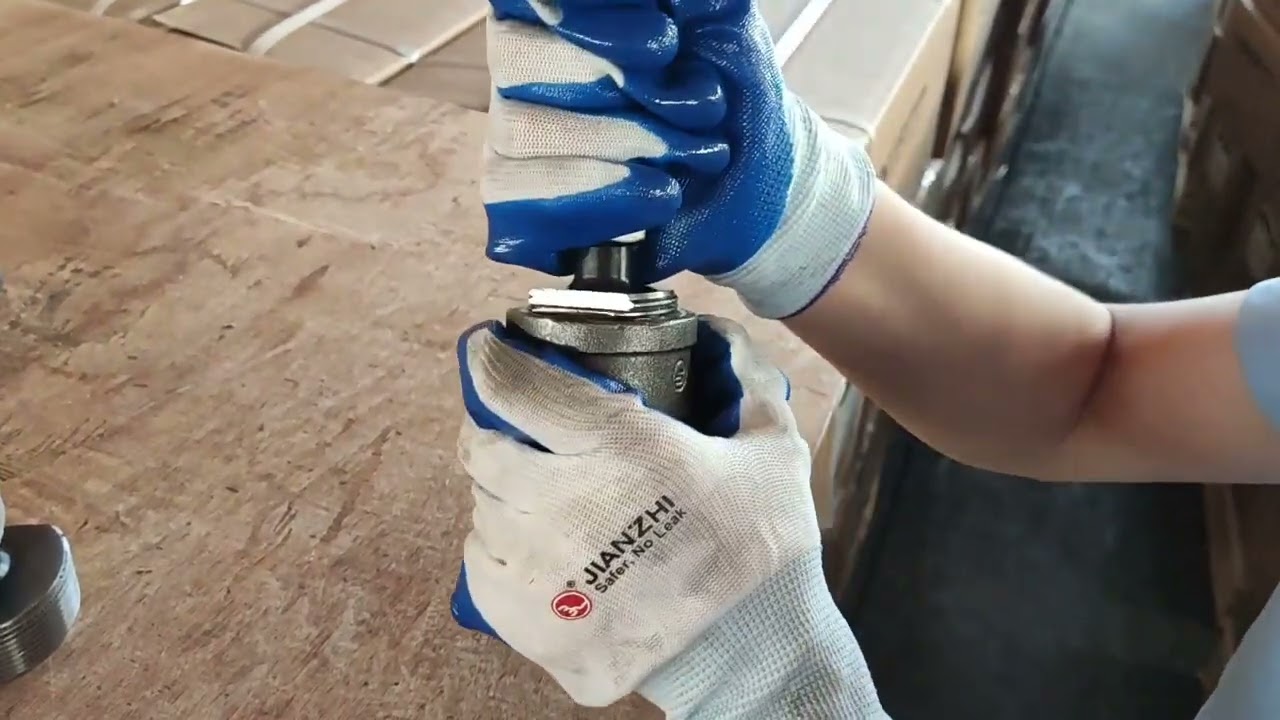 Elena shows you the thread test of black 90 degree elbow, very accurate thread