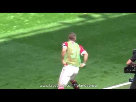 Bastian Schweinsteiger Warms up and gets loud applause Manchester United v Spurs 08.08.15