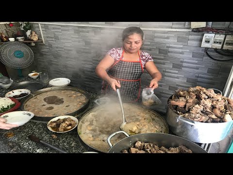 Video Quán Bún Huế khách đông không tưởng, bán 200kg thịt... - youtube