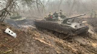 СВО Червонопоповка БМП3 застряла в грязи выдергиваем танком