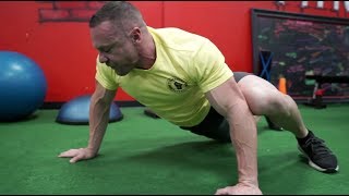 How to Perform a Spiderman Crawl - Perfect Total-Body Warmup! | Tiger Fitness