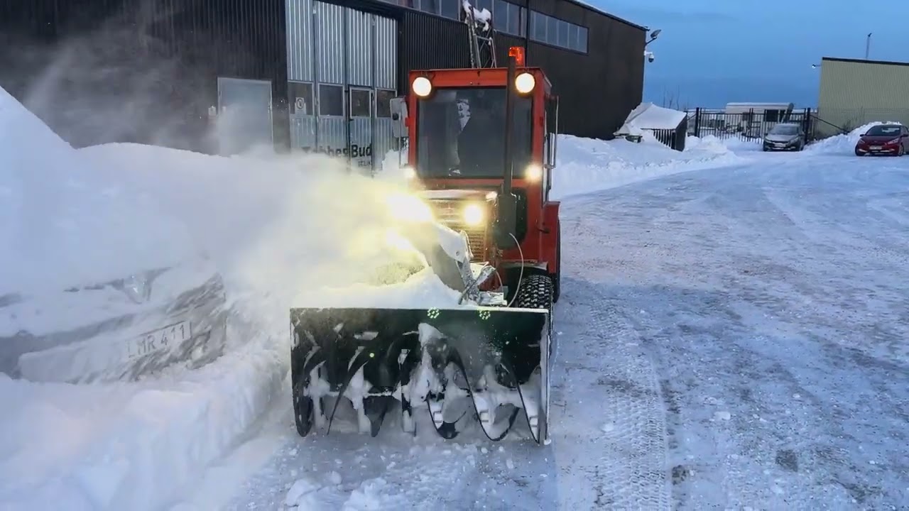 Traktor HOLDER P 60 med flera redskap