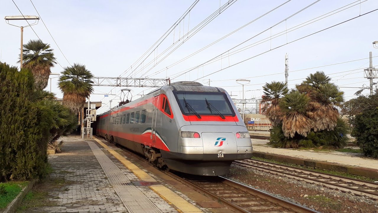 Treni Alla Stazione Di Livorno Centrale ( Arrivi - Partenze )