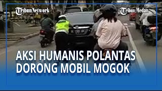 AKSI HUMANIS Polantas Dorong Mobil Mogok, Aipda Adven: Sudah Tugas Kita Melayani Masyarakat