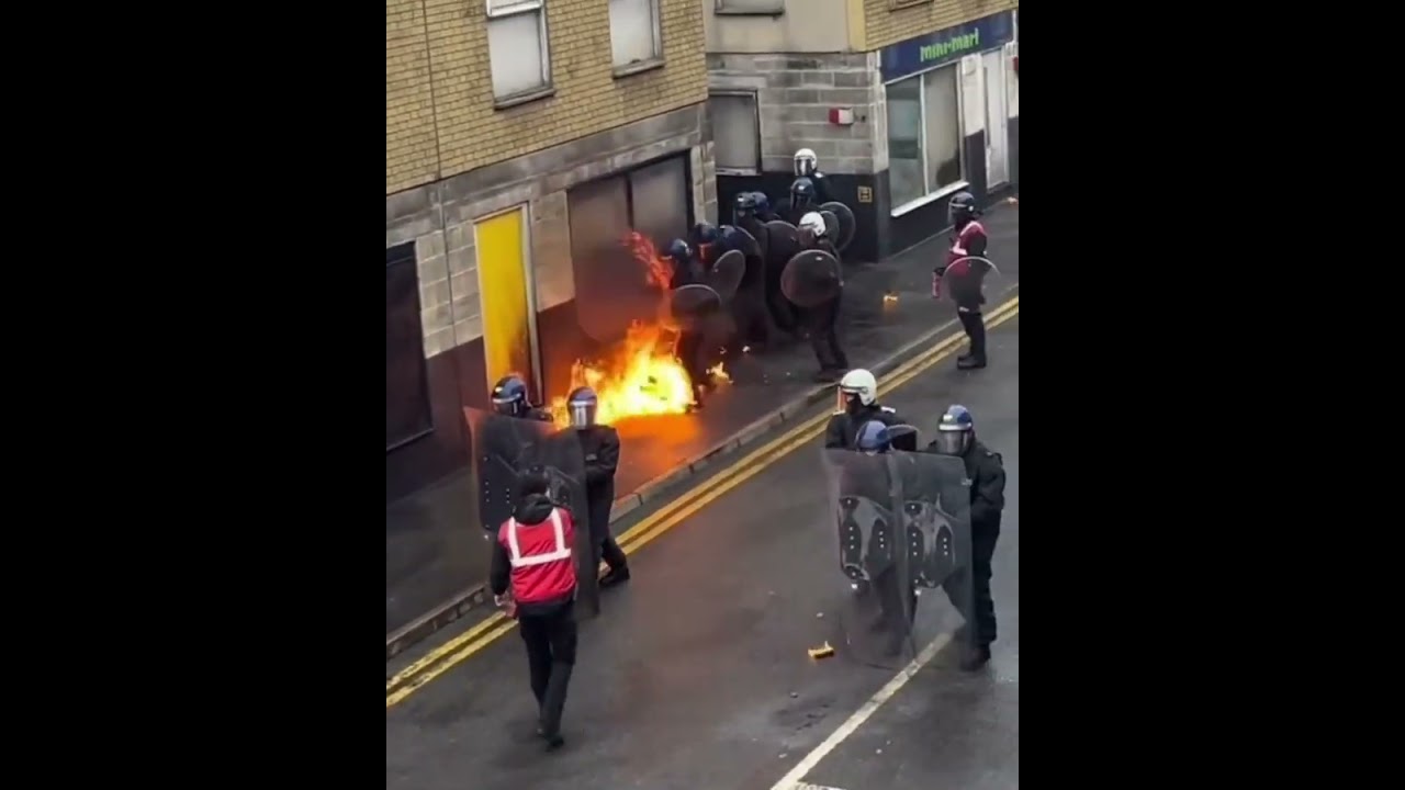 EXPOSÉ !! Police Secretly Prepare For A CIVIL WAR At An Elite Training Centre in Gravesend, Kent