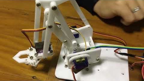 Apresentação do braço robótico para o trabalho sobre Servo Motores