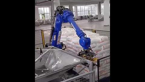 AmazingChina: Robot Opens Heavy Bags