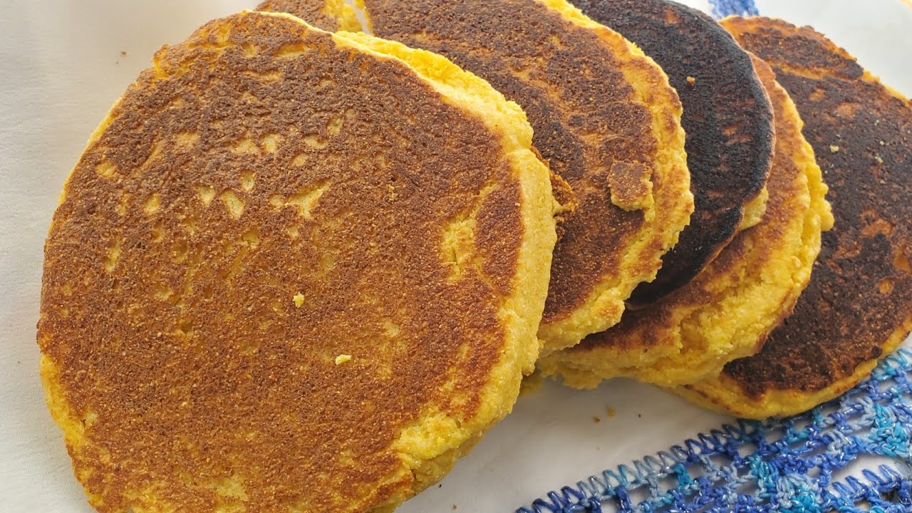 TORTITAS DE ELOTE EN EL COMAL