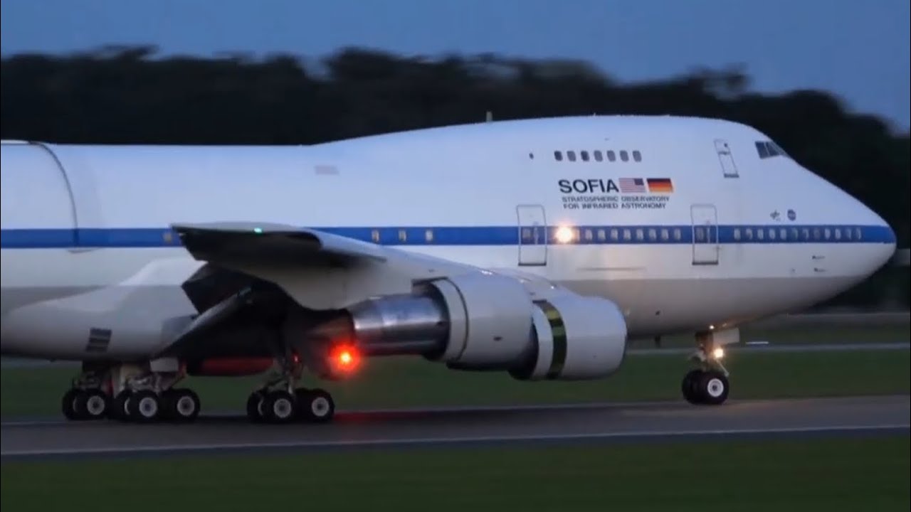 NASA´s SOFIA / BOEING 747sp / dusk landing HAMBURG AIRPORT - YouTube