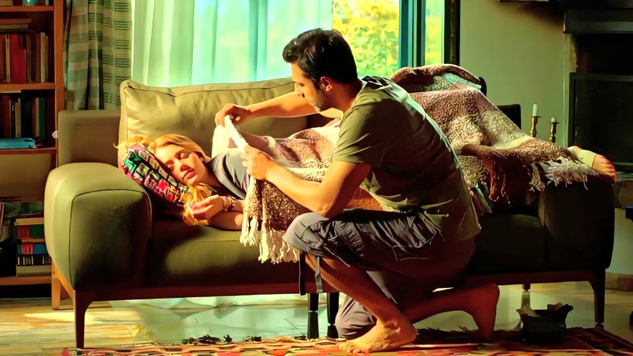 Man Saves A Beautiful Stranger Woman From The Sea, Just To End Up Falling For Her