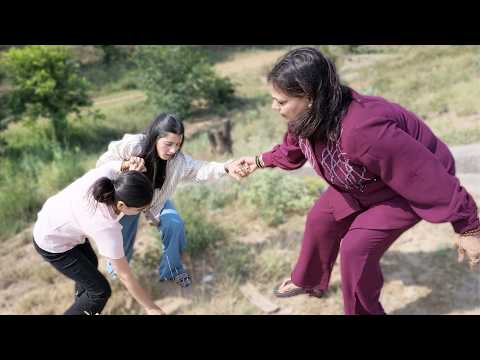 Neetu Khai mei Gir Gayi