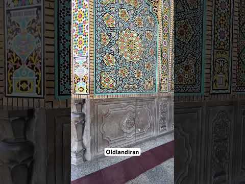 رضا شاه پهلوی پادشاه ایران به همراه محمدرضا شاه پهلوی ولیعهد در حرم حضرت معصومه