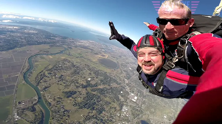 Jon Bergstrom's Tandem skydive!