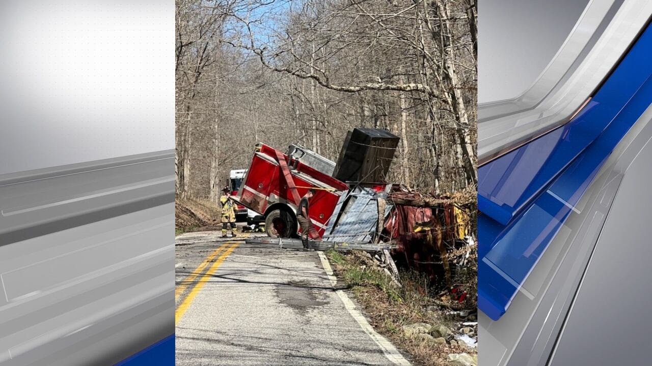 3 firefighters injured in fire truck crash - YouTube