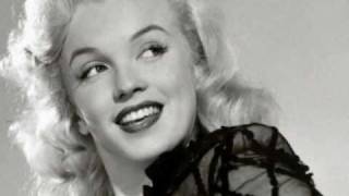 Video thumbnail of "Marilyn Monroe-She Acts Like A Woman Should"