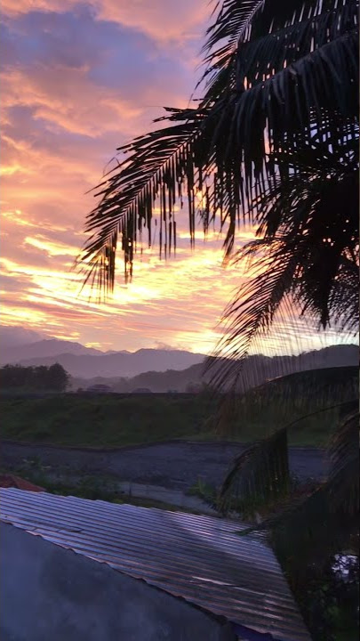 Hati gundah tapi langit sore begitu indah #alamindonesia #exploreindonesia #storywa #shortvideo