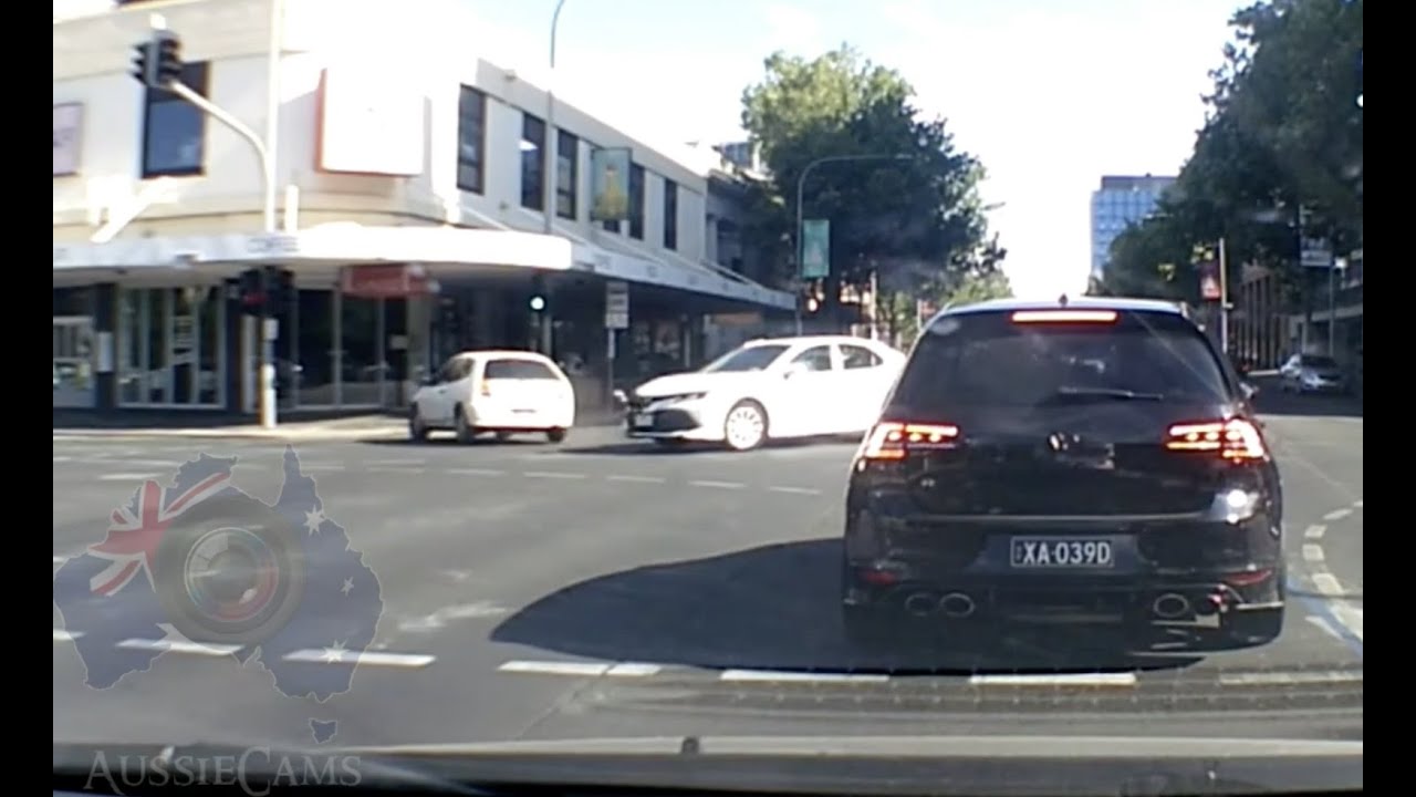 Aussiecams - Cars collide at Adelaide intersection, lucky to stop before shopfronts 😮