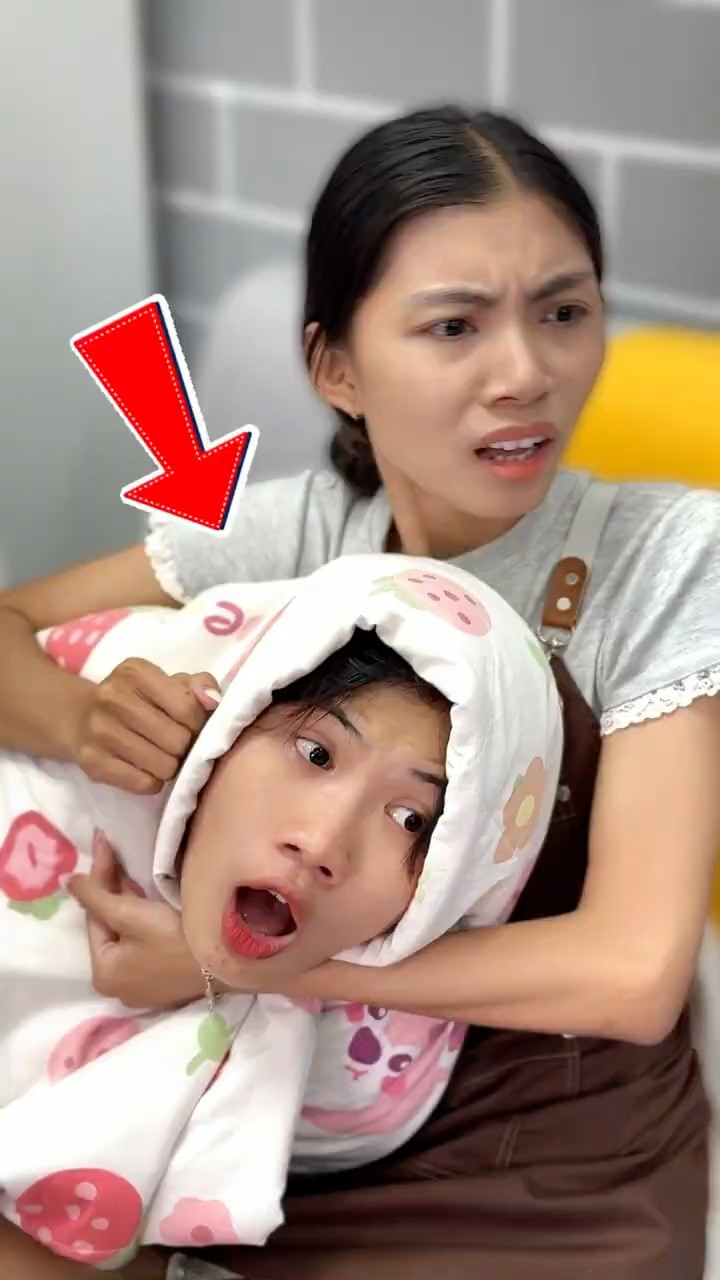 LNS - Người mẹ thiên vị và con trai || Biased mother and son #shorts