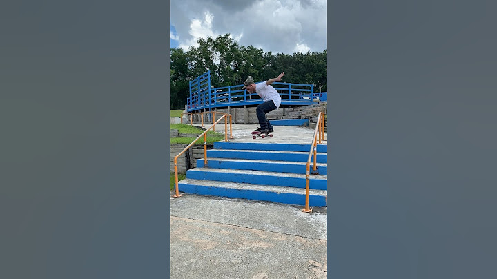 Ollie the stairs at Kona Skatepark - #skateboarding #shorts