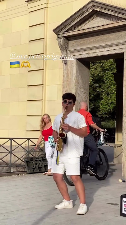 Playing Sting’s shape of my Heart at Odeonsplatz #saxonodeonsplatz #petergrigorian #saxophone