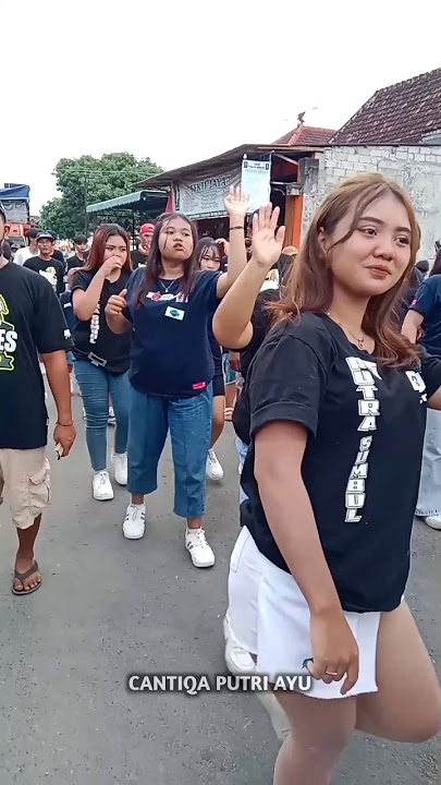 kakak cantik rambut pirang karnaval deyeng ringin rejo kediri