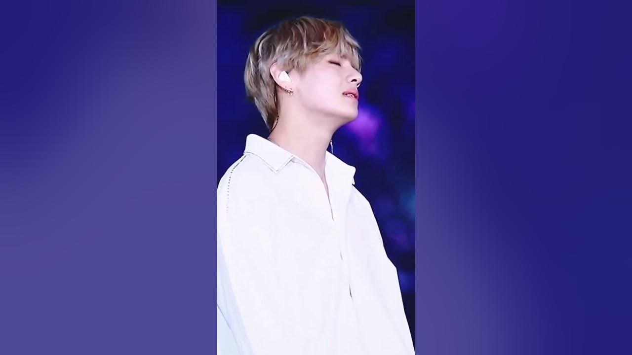 Kim taehyung crying while singing spring day in the concert 😢😭