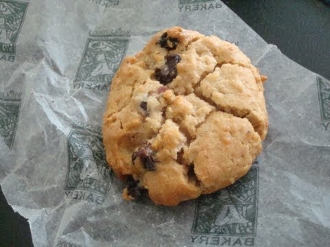 Oatmeal Raisin Cookie Review - Whole Foods No Sugar Added Vegan