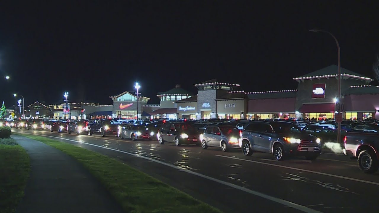 Woodburn Outlets get busy for Black Friday YouTube