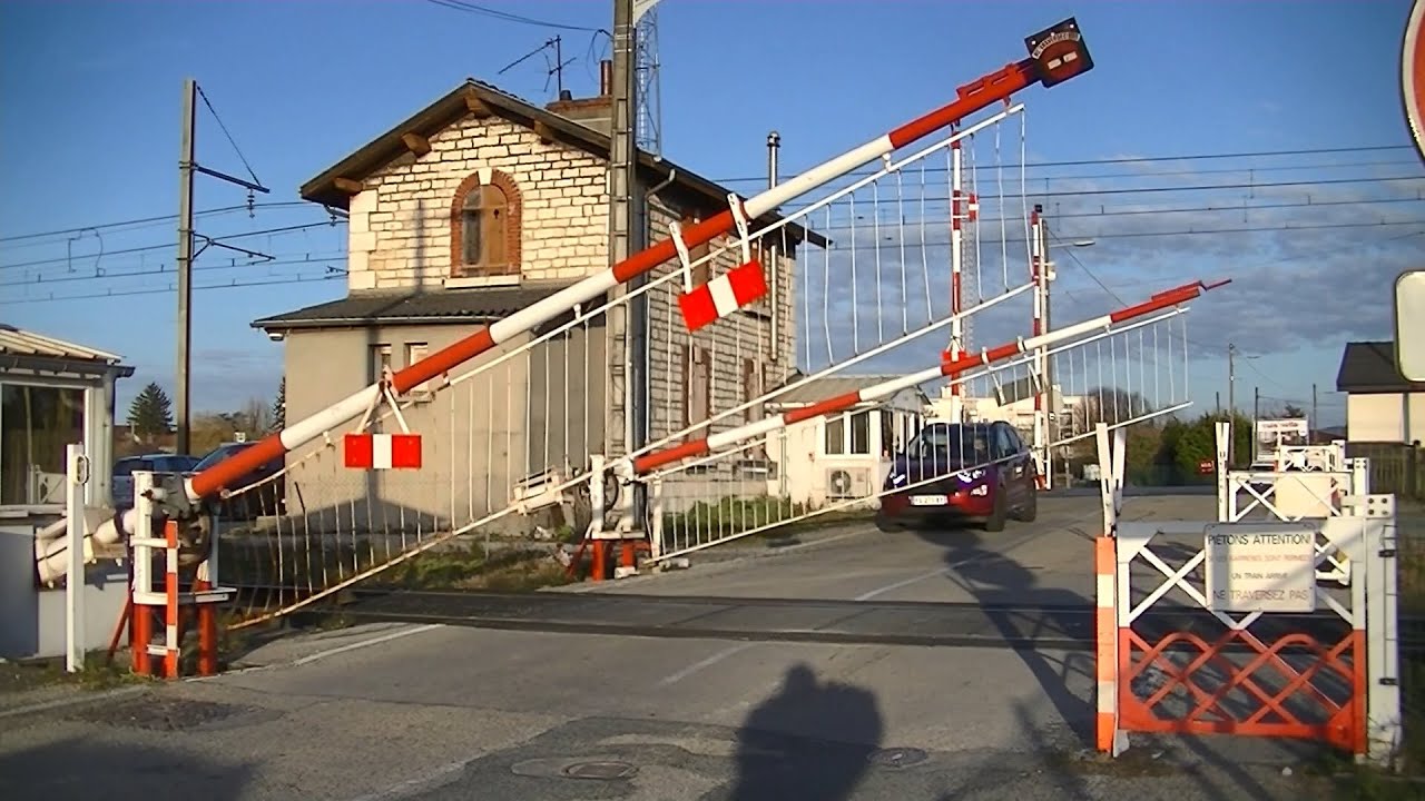 Spoorwegovergang Bourg-en-Bresse (F) // Railroad crossing // Passage à niveau