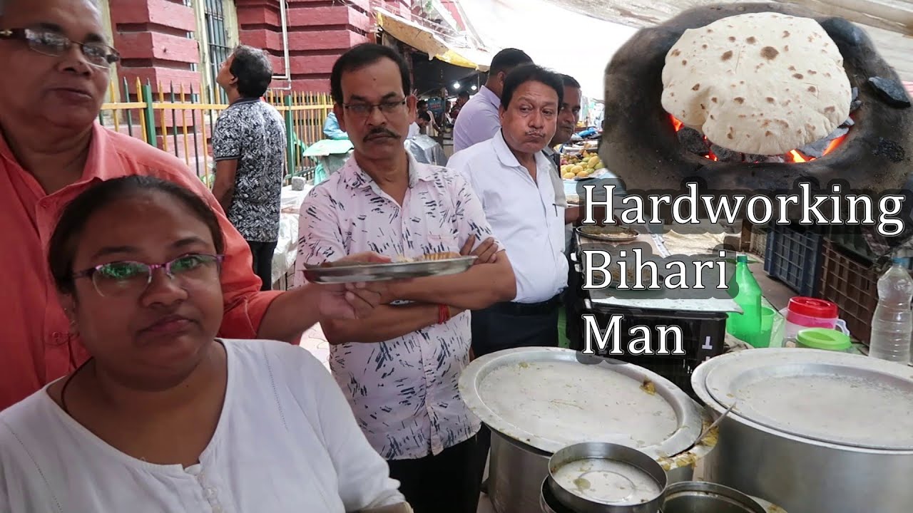 45 Years Old Hardworking " Bihari Man " Selling Sattu Ka Paratha / Roti | 20 Rs/ Plate | Street Food | Indian Food Loves You