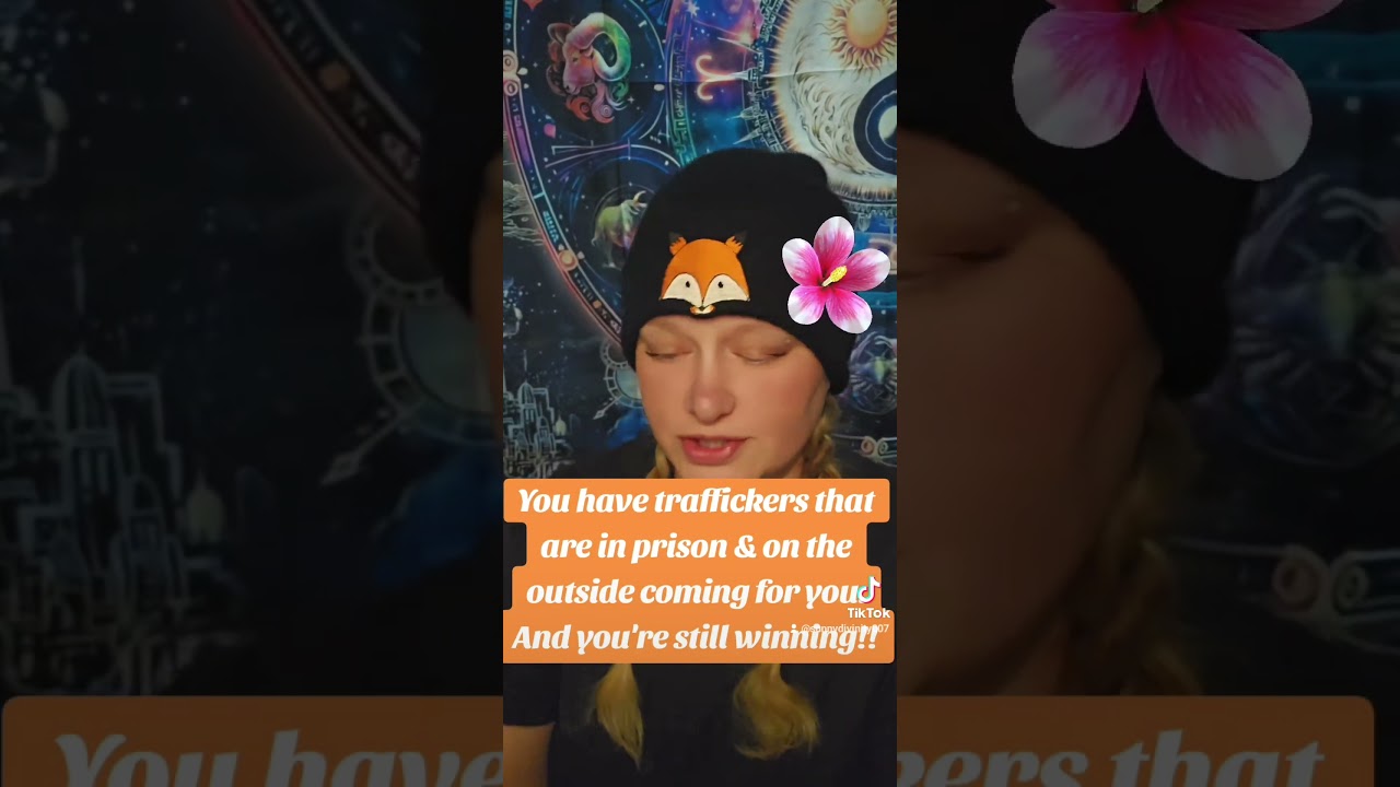 В тюрьме, а снаружи на тебя нападают🙄😩