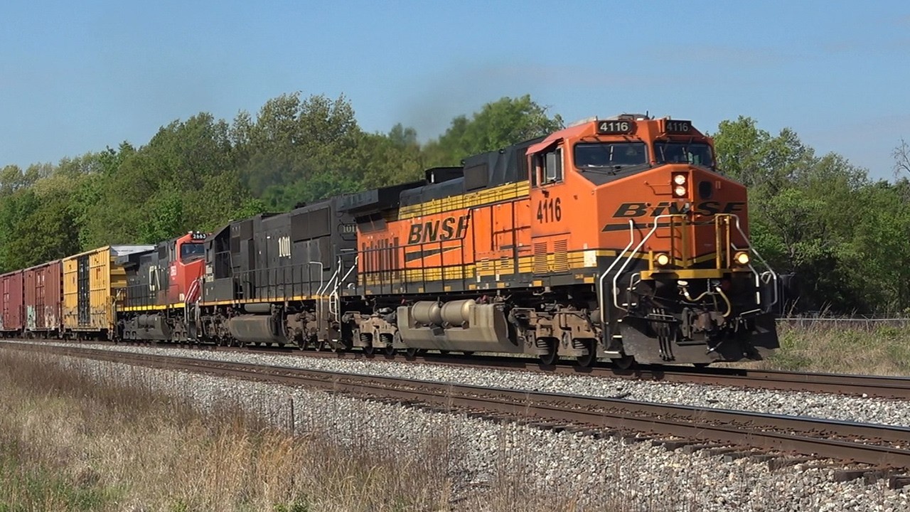 Repainted BNSF 4116 H3 C44-9W leads CN M335 - YouTube