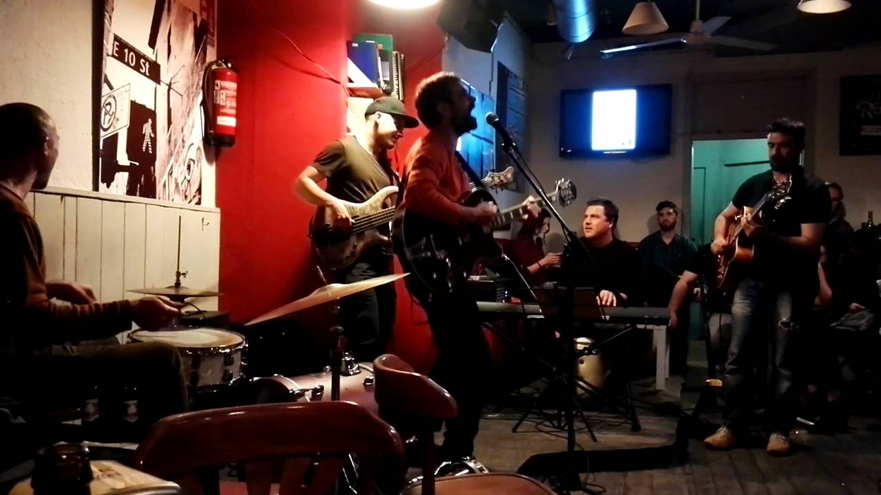 Bares de Valencia con música en directo. Bigornia. YouTube