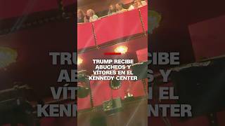 Trump recibe abucheos y vítores en el Kennedy Center