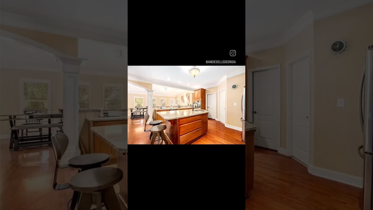 HENRY COUNTY HOME FOR SALE FEATURING HUGE MASTER ON MAIN WITH LARGE SITTING ROOM