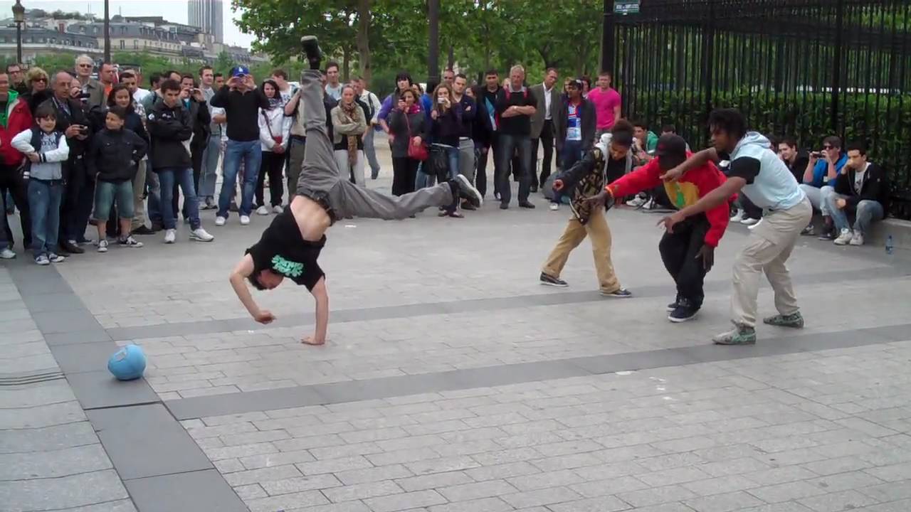Breakdancing near Arc de Triomphe