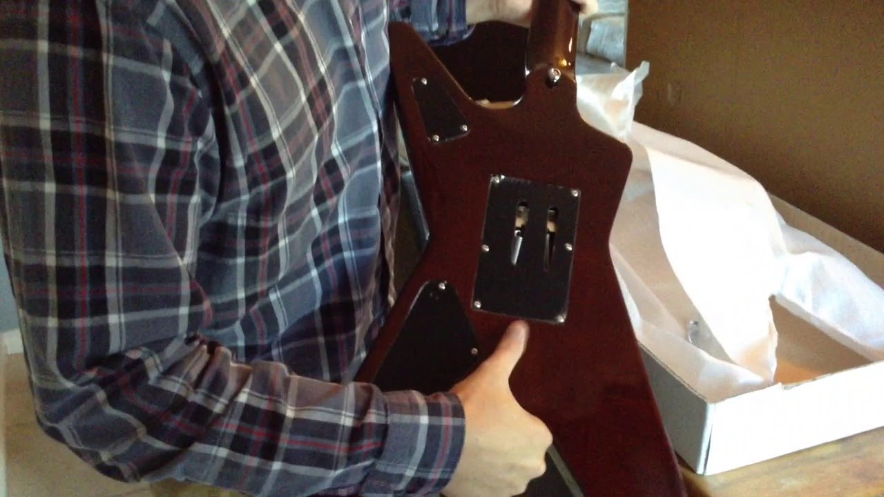 Unboxing a Dean ML 79 Floyd
