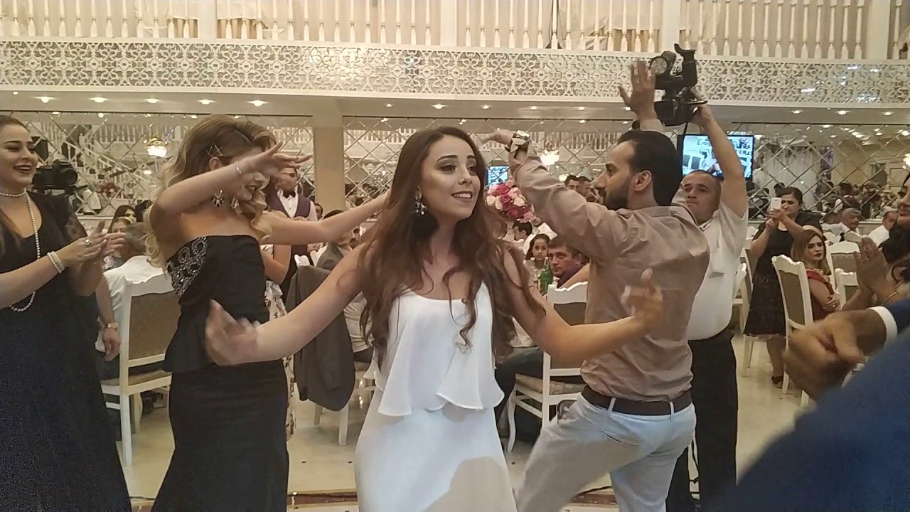 Üzel Kerimova və Talha Günerinin  toyunda imtahançılar