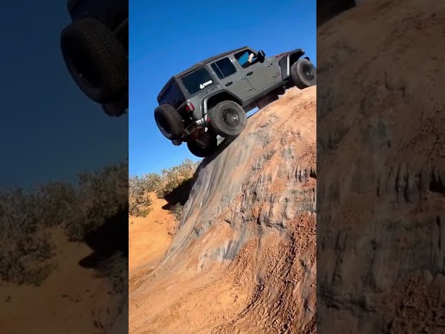 Jeep Wrangler Rubicon climb |#youtubeshorts #jeep #wrangler class=